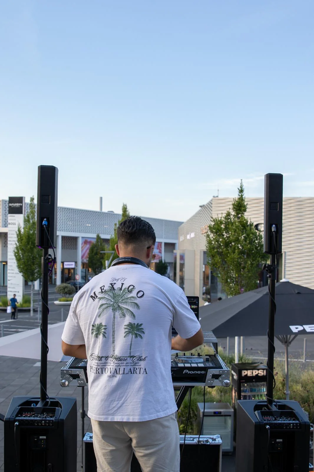 DJ performance at Outletcity Metzingen